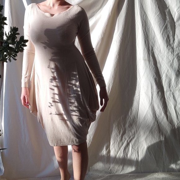 Beige long sleeved dress - Picture 5 of 5